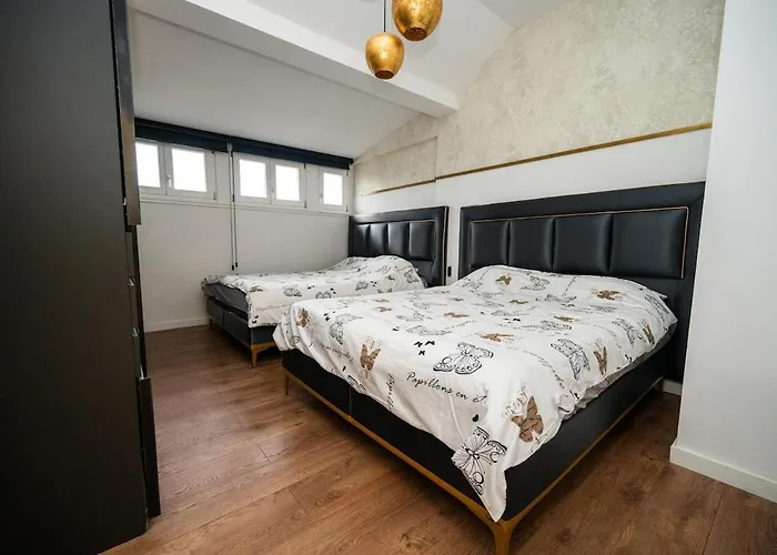 Walter In Downtown Saraievo